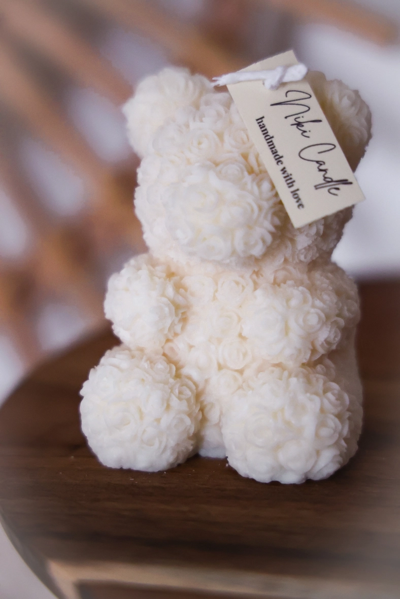 Rose Teddy Candle – nallekynttilä, valkoinen - Image 4